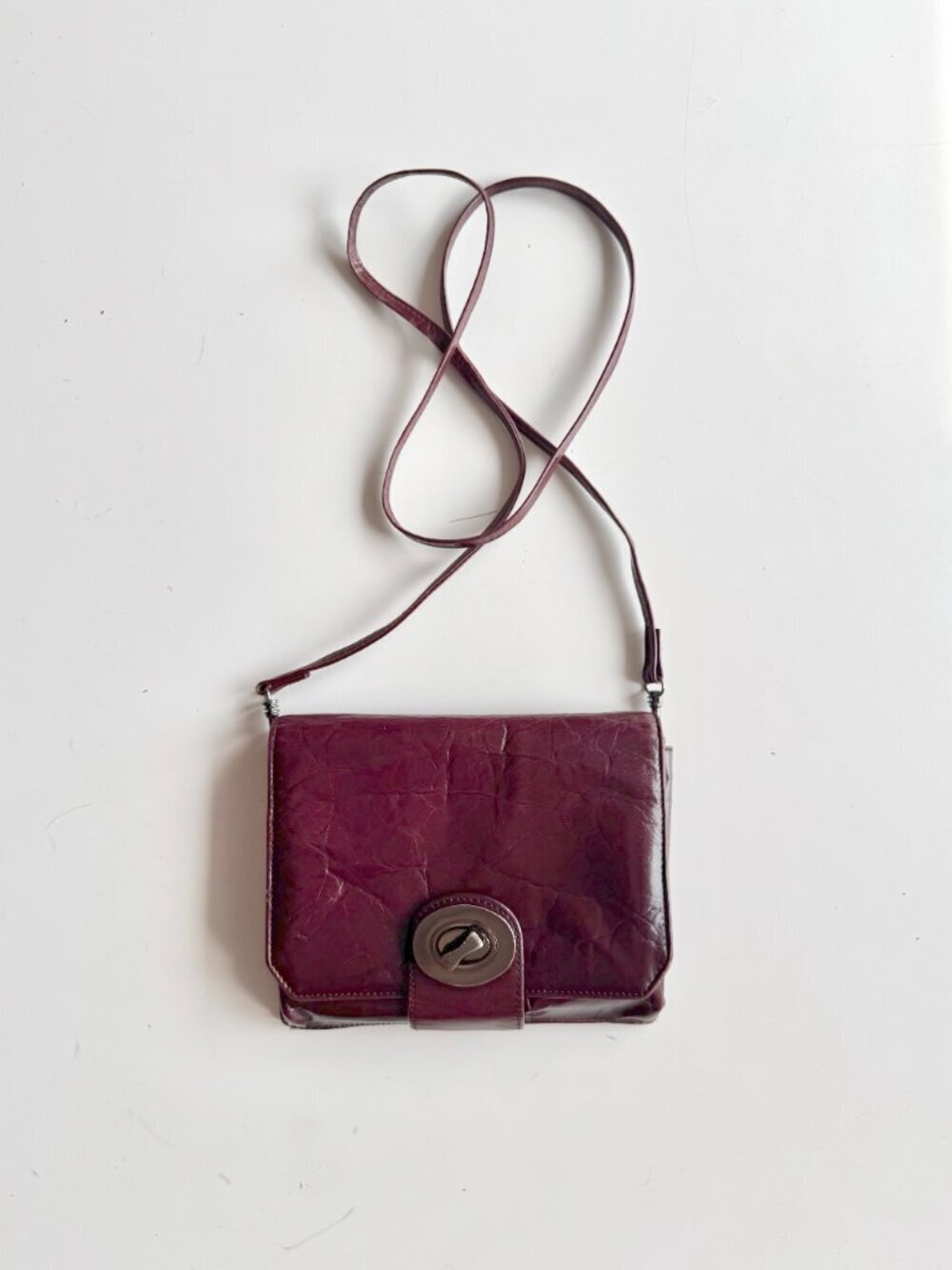 Vintage DANIER Maroon Leather Multi Pocket Foldover Turnlock Crossbody Bag Purse